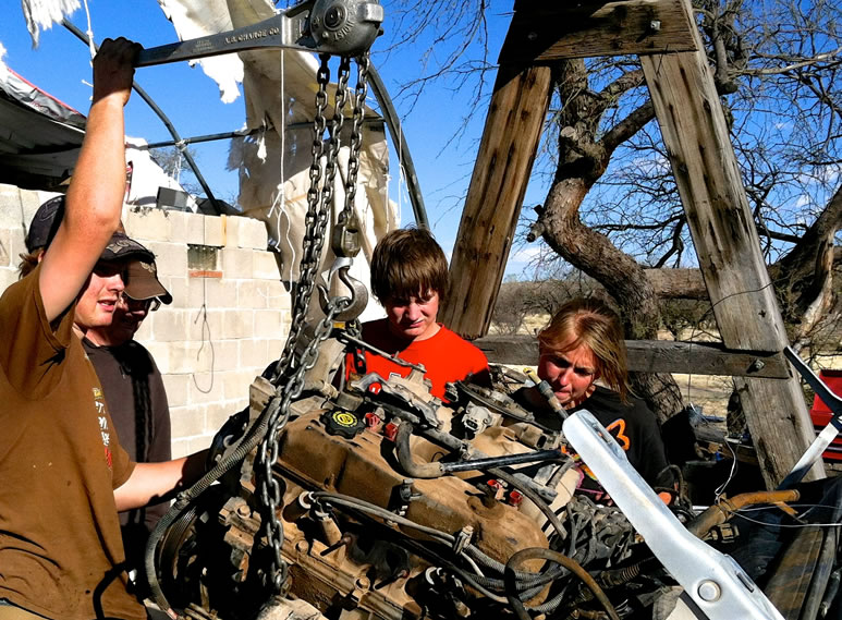 Hoisting truck engine using homemade hoist